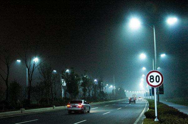 东莞花季传媒APP下载安装照明LED路灯在雨雾季节增强道路安全的优势