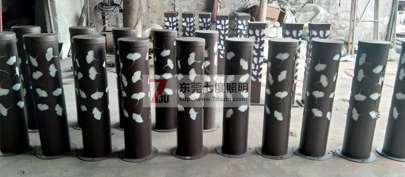 花季传媒APP下载安装(QDCPD-002)割花镂空圆柱LED草坪灯生产实拍图片