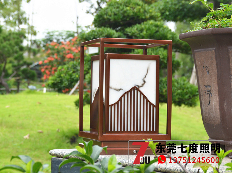 花季传媒APP下载安装不锈钢镀铜拉丝草坪灯\柱头灯安装效果实拍