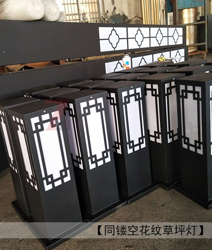 (QDJGDZ-016)广场中式镂空方形花季视频黄柱同花纹镂空草坪灯效果