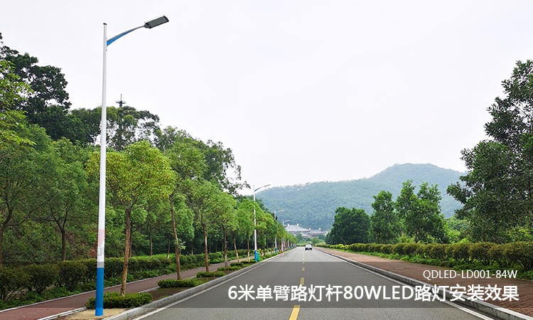 6米单臂花季传媒下载免费安装网站大全上装80WLED平板路灯头安装实景效果