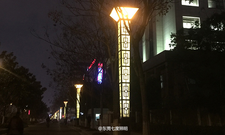 4米高倒方锥体园林花季视频黄柱街道安装亮灯效果